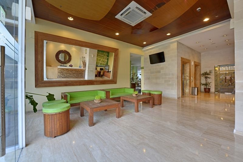 Whiz Hotel Malioboro Jogjacarta Exterior foto