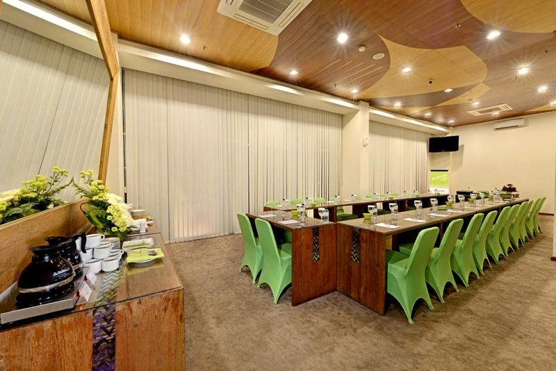 Whiz Hotel Malioboro Jogjacarta Exterior foto