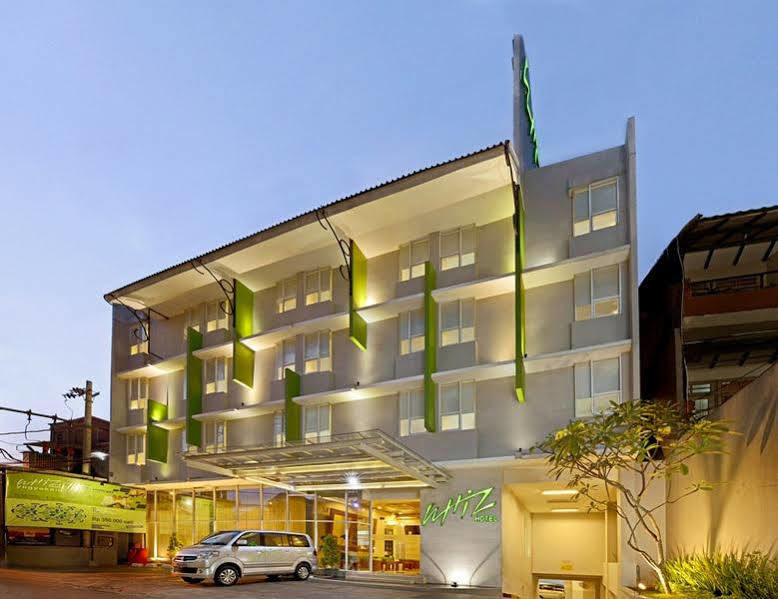Whiz Hotel Malioboro Jogjacarta Exterior foto