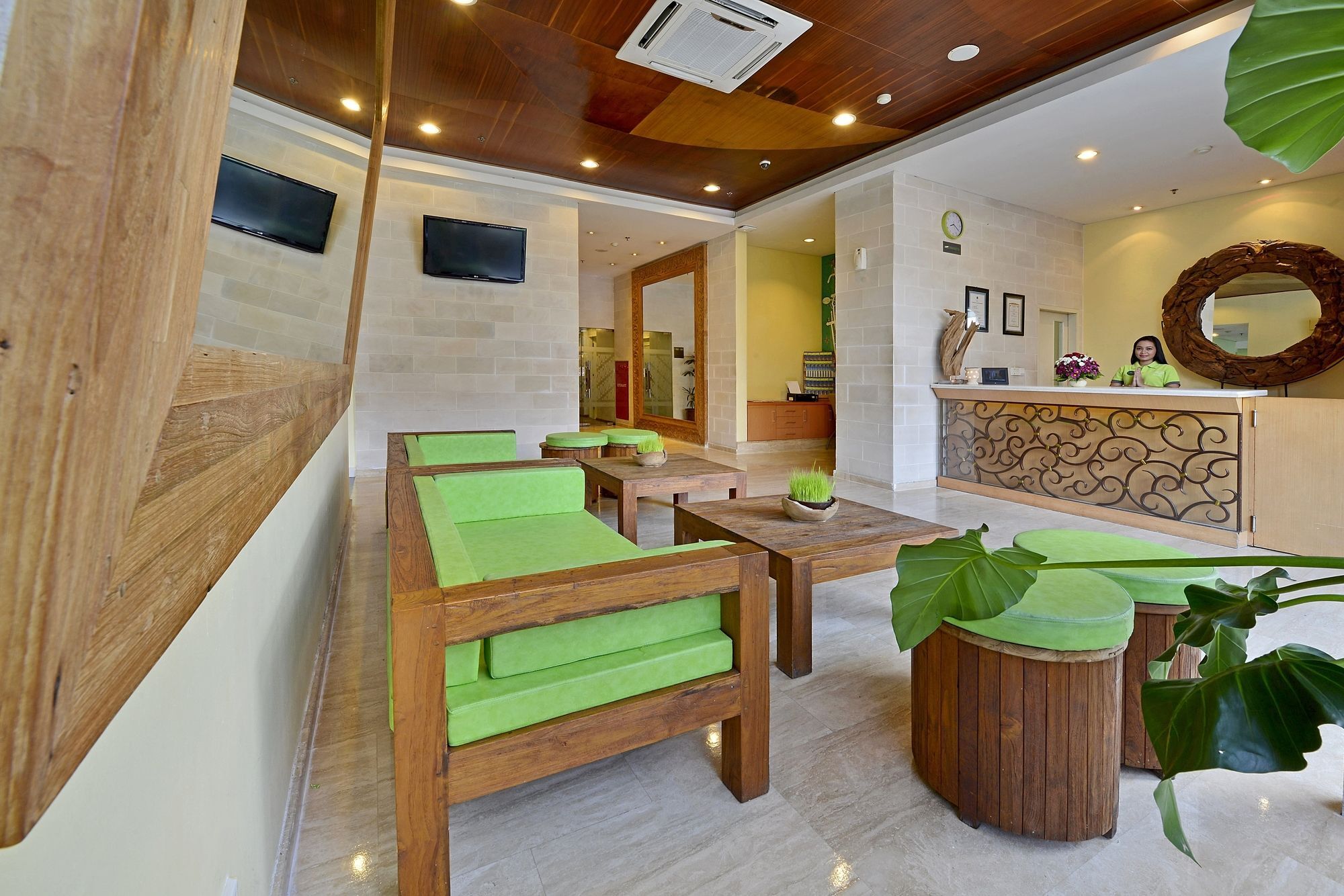 Whiz Hotel Malioboro Jogjacarta Exterior foto