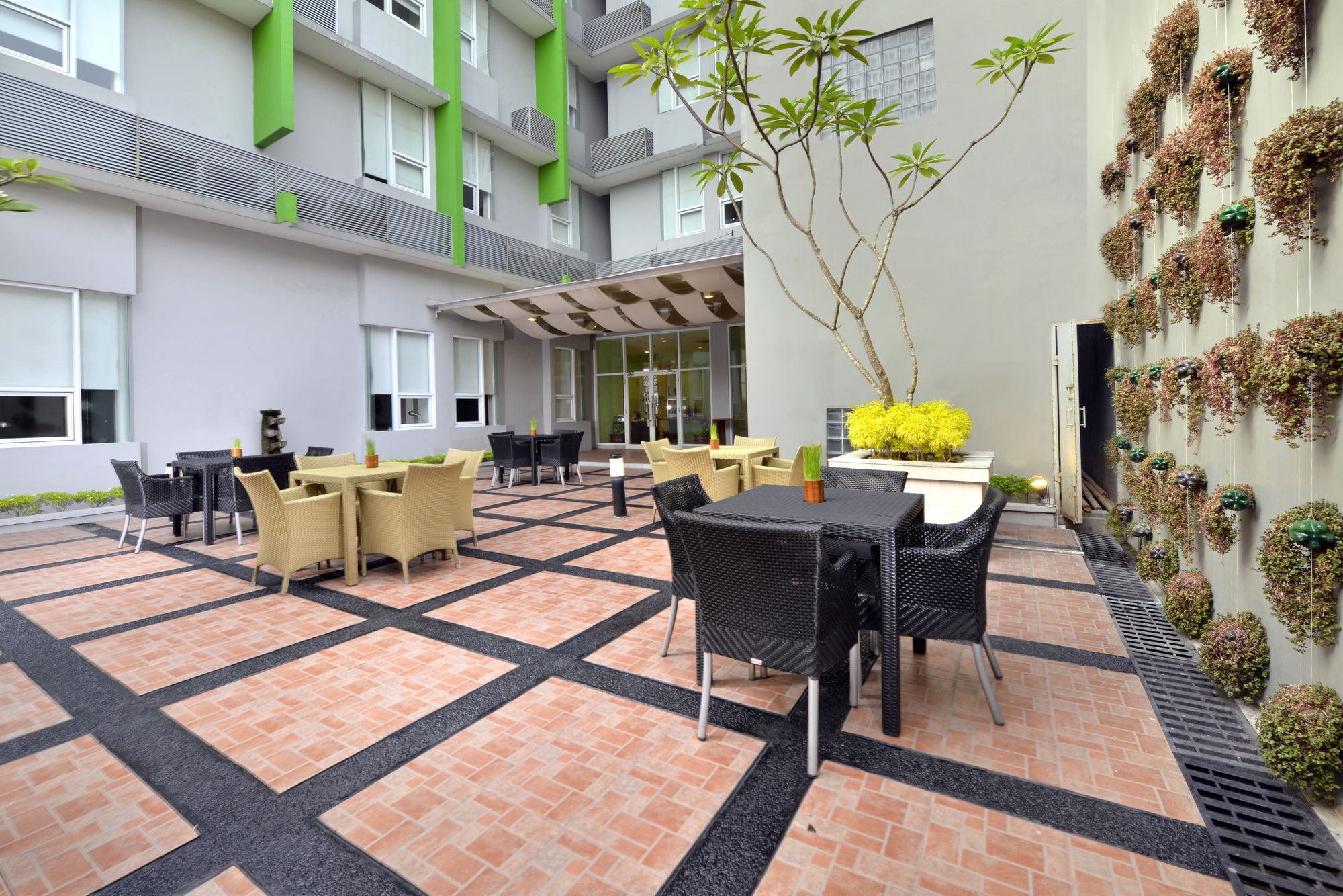 Whiz Hotel Malioboro Jogjacarta Exterior foto