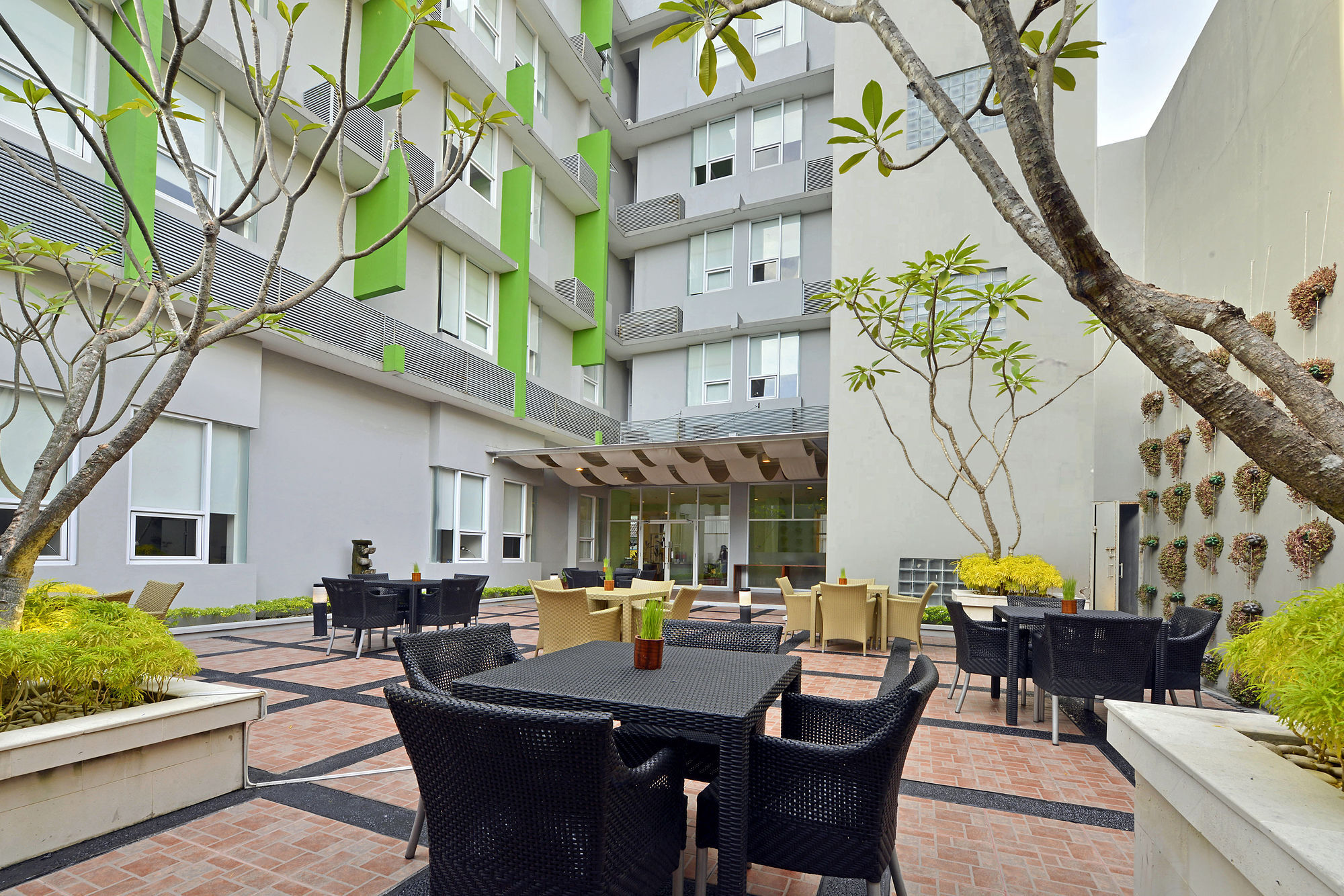 Whiz Hotel Malioboro Jogjacarta Exterior foto