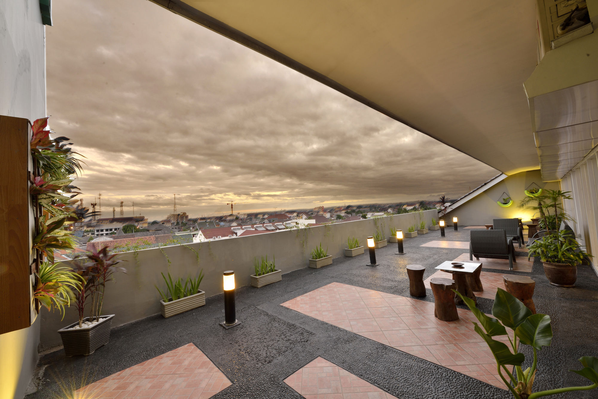 Whiz Hotel Malioboro Jogjacarta Exterior foto